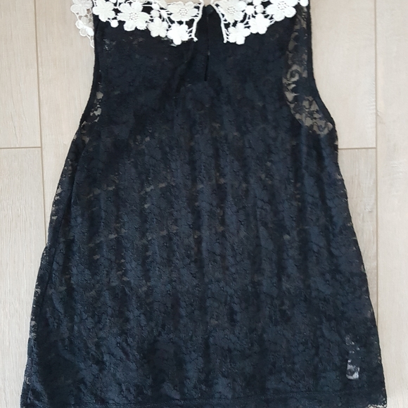 Lace Peter Pan Collar Sleeveless Shirt - Picture 2 of 7